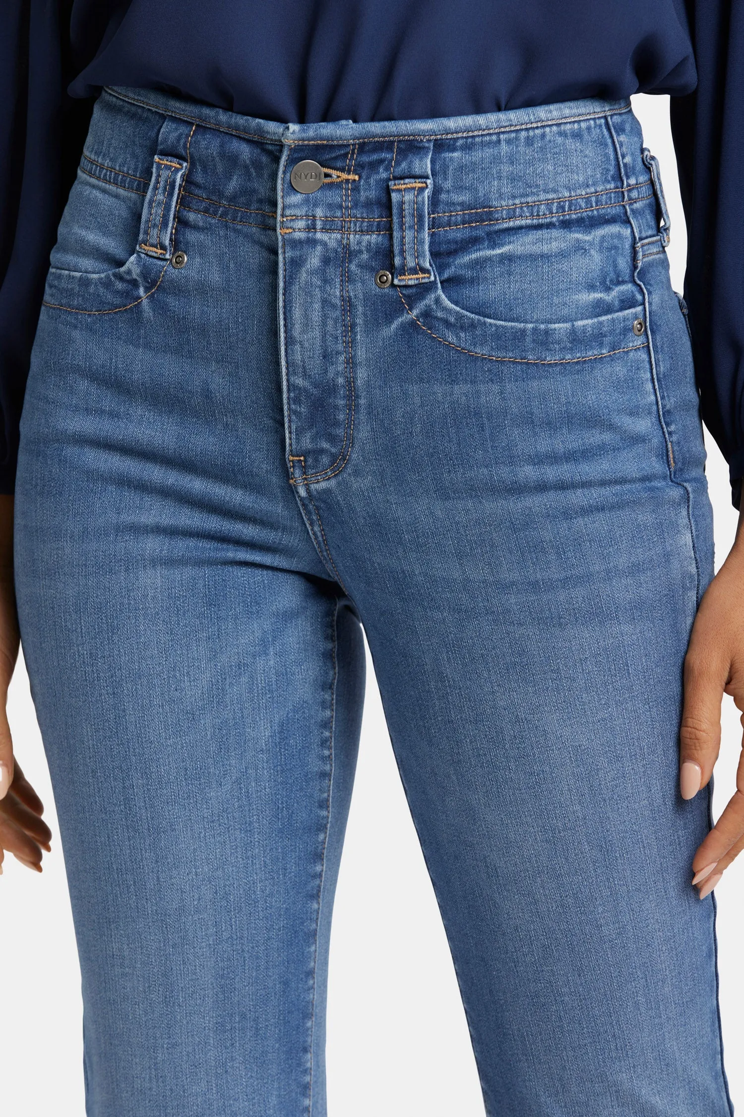 Marilyn Straight Jeans In Petite - Clear Brook