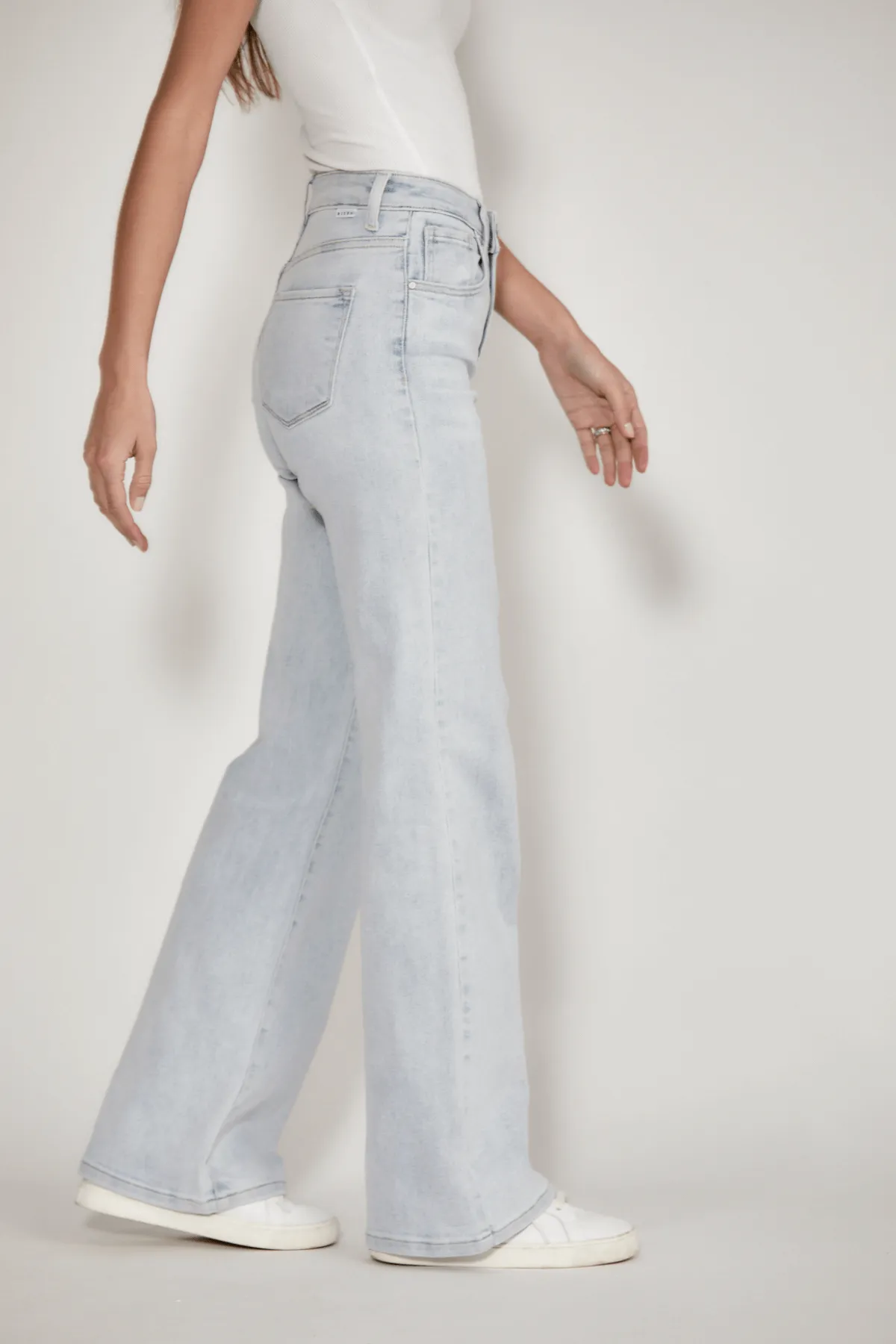 Risen 90's Wideleg Light Wash Jeans